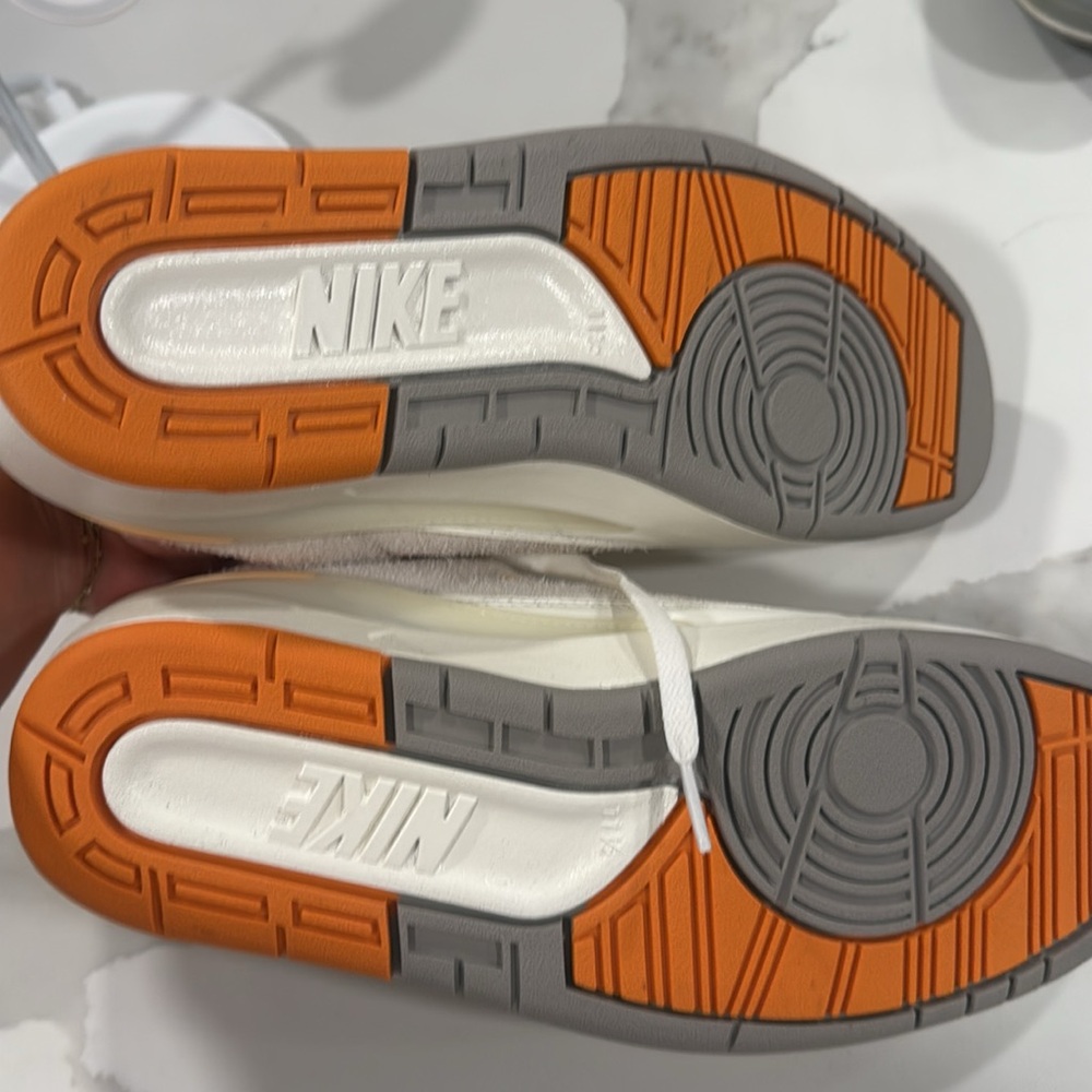 Men’s Air Jordans melon tint Sneakers - Picture 2 of 4
